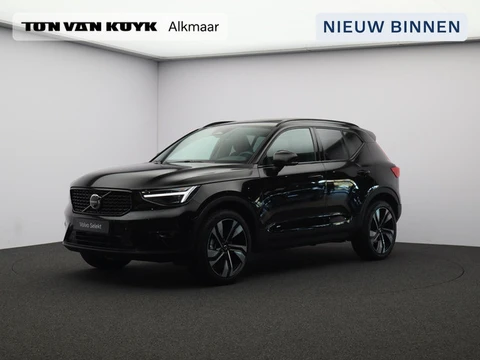Volvo XC40 2.0 B4 Plus Dark / Trekhaak / 360 Camera / Panoramadak / Harman Kardon / 20" Wielen / Nub