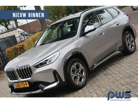 BMW X1 xDrive25e Trekhaak / Fabrieksgarantie / Navi / Carplay / Sportstoelen / Cruise Adap. / 1e eig