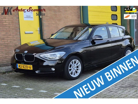 BMW 1-serie 116i Upgrade Edition Airco! Trekhaak! Cruise Control!
