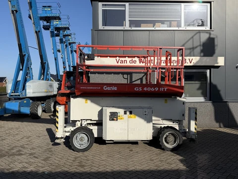 Genie GS 4069 RT Schaarhoogwerker / Scissor Lift / Arbeitsbuhne 14mtr werkhoogte 4x4