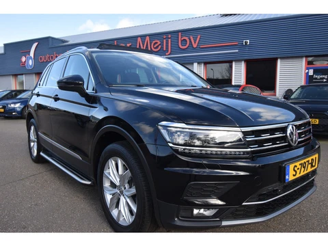 Volkswagen Tiguan 2.0 TSI 4Motion Highline Business R , VIRTUAL COCKPIT , PANODAK , TREKHAAK , LED K