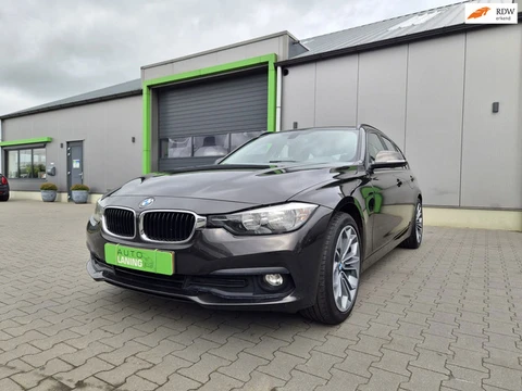 BMW 3-serie Touring 318d Luxury, Leder, Cruise, Carplay, Trekhaak, Privacy shades Nieuwe APK LM velg