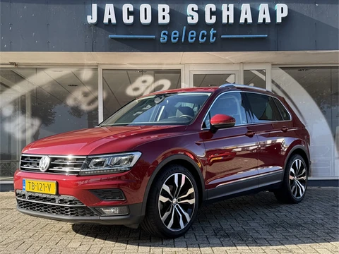 Volkswagen Tiguan 1.4 TSI Comfortline Business / 150PK / Pano / Trekhaak (1.600KG) / 20'' LM / Carpl