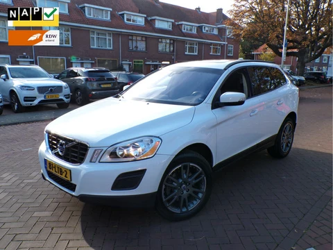 Volvo XC60 2.0T Kinetic AUTOMAAT PANODAK TREKHAAK