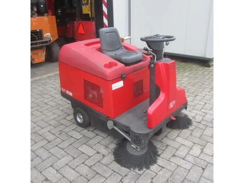 RCM Atom- E-plus, veegbr. 1.30 mtr. zit-zuig-veegmachine.