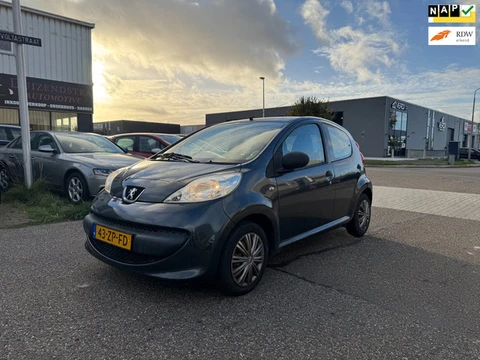 Peugeot 107 1.0-12V XR