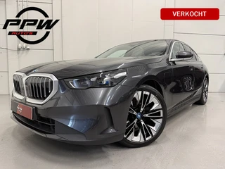 BMW 5 Serie 530e Edition PANO/H&K/HEAD-UP/LEER-SPORT/CURVED-DISPLAY/SOH 94%/360CAMERA/20"/LED-ADAPTI