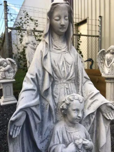 Maria met kind , tuinbeeld