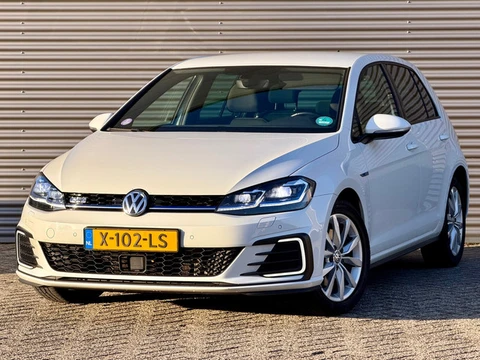 Volkswagen Golf 1.4 TSI PHEV GTE | Trekhaak | Virtual Cockpit | Camera | Matrix LED | Winter Pakket 