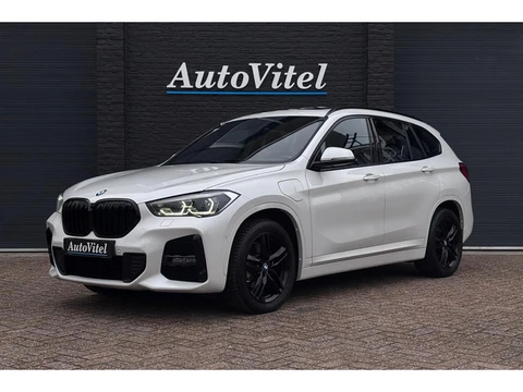 BMW X1 xDrive25e M-sport | Panodak | Head-Up | Adaptive Cruise | Camera | Comfort Access