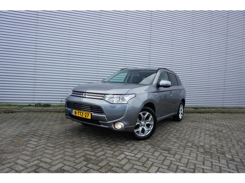 Mitsubishi Outlander 2.0 PHEV Executive Edition AUTOMAAT - Navi / Cruise / Camera / Elektr. ramen / 