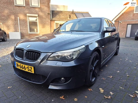 BMW 5-serie 523i Exe Automaat Navi,Clima,cruise,schuifdak M-Styling