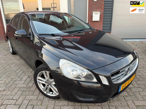 Volvo S60 2.0 T5 Kinetic / AUT / Navi / PDC / Clima / LM