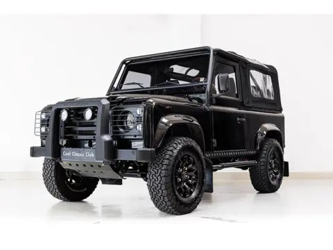 Land Rover Defender Tophat V8 - Fully custom - Computer controlled petrol injection
