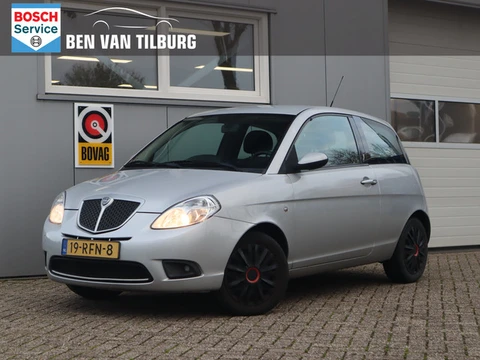 Lancia Ypsilon 1.2 Oro / Elektrische ramen / Trekhaak / Airco / Bluetooth radio