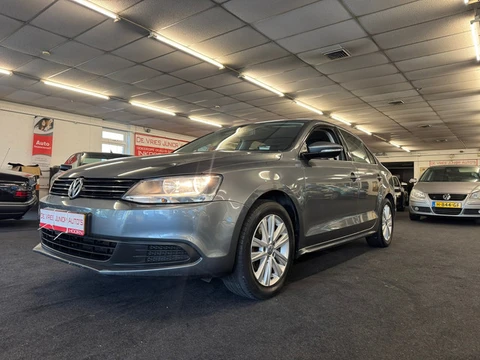 Volkswagen Jetta 1.2 TSI Comfortline. Netjes onderhouden, cruise control, trekhaak en meer!
