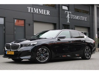 BMW 5 Serie 530e M Sport - Panoramadak + Harman Kardon + Trekhaak wegklapbaar + Adaptive Drive + 1e 
