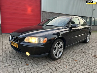 Volvo S60 2.4 Momentum Vol Leder. trekhaak. cruise control.