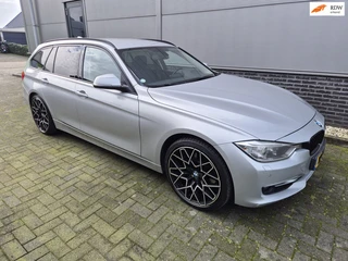BMW 3-serie Touring 328i High Executive - automaat - 19" - trekhaak