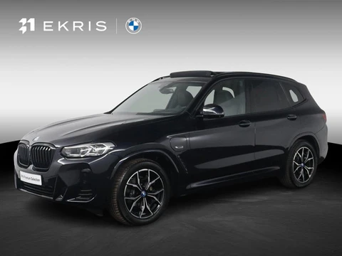 BMW X3 xDrive30e | M Sportpakket | Stuurwielrand verwarmd | Panoramadak | Head-Up Display | Parking 