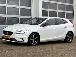 VOLVO V40 2.0 T2 R-Design 6-Bak Navi Cruise Half-leer Camera