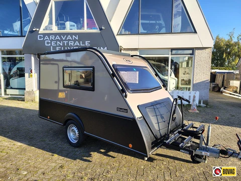Kip Shelter PLUS Met de waard luifel