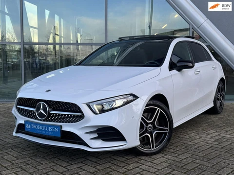 Mercedes-Benz A-klasse 250 e AMG Line Plug in Hybride 218pk Pano / Widescreen / Trekhaak / Sfeerverl