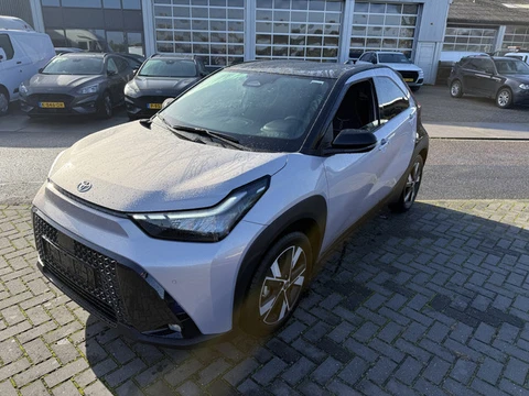 Toyota Aygo X Hybrid 115 pulse Automaat ** Stoelverwarming ** Camera ** Carplay ** Keyless