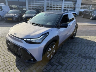 Toyota Aygo X Hybrid 115 pulse Automaat ** Stoelverwarming ** Camera ** Carplay ** Keyless