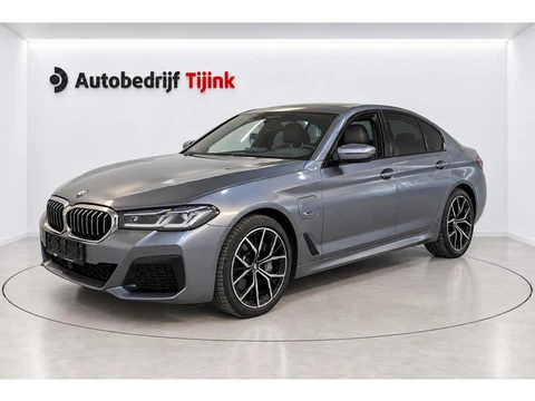 BMW 5 Serie 545e xDrive M-Sport Plus | LED Laser | Trekhaak | Schuif/kanteldak | HUD | Driving Ass. 