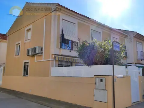 SP171 Leuke 2 slaapkamer 2 badkamer hoekwoning