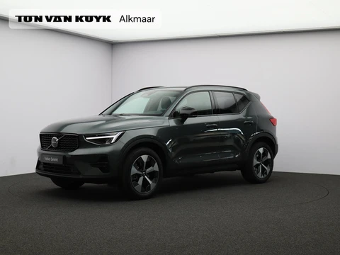 Volvo XC40 2.0 B4 Plus Dark / Pano. dak / Elektr. stoelverstelling / Stoel- + stuurwielverwarming / 