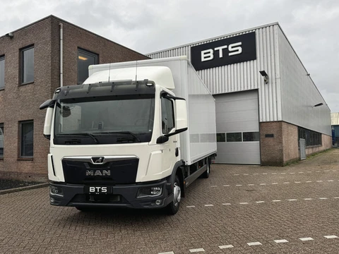 MAN TGL 12.220 4x2 BL met Junge gesloten laadbak en Dhollandia laadklep