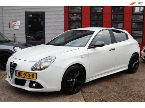 Alfa Romeo Giulietta 1.4 Turbo Sprint, 150 PK , Navi , Alcantara