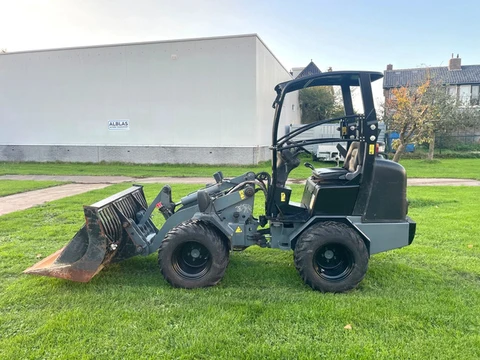 Giant 332SWT Xtra kniklader 33pk en Hoge rijsnelheid
