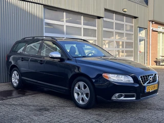 Volvo V70 2.0D Limited Edition Airco Cruise controle Trekhaak Leder Navigatiesysteem Stuurwielbedien