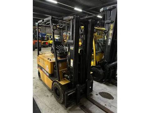 Caterpillar EP25KPAC (bj 2006)