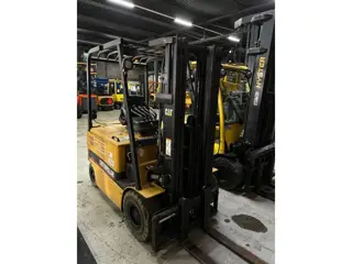 Caterpillar EP25KPAC (bj 2006)