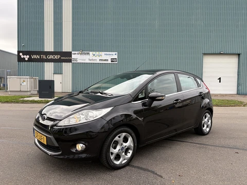 Ford Fiesta 1.25i Titanium 5-Deurs 82 PK. Zuinige en zeer fijn rijdende auto !!! Alle keuringen toeg