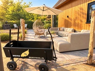 Nieuwe vrijstaande villa aan de bosrand met tuin en terras