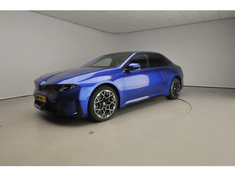 BMW i3 50 xDrive First Edition 113.4 kWh M Sportpakket | Panoramadak | Driving Assistant Plus | Park