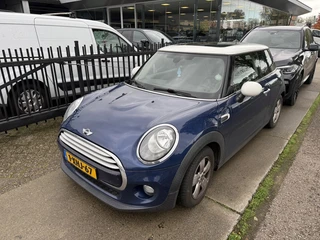 MINI 3-deurs 1.5 Cooper Business Automaat ** Panodak ** Bluetooth ** Keyless