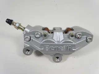 REMKLAUW LINKS VOOR Benelli 302 R 2020 - 2022