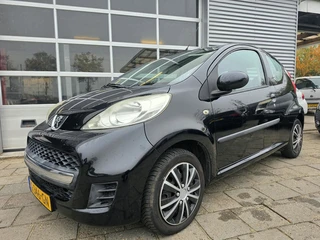 Peugeot 107 1.0-12V XS ( A.P.K. NOV 27 / € 25,- p. mnd wegenbelasting !!)