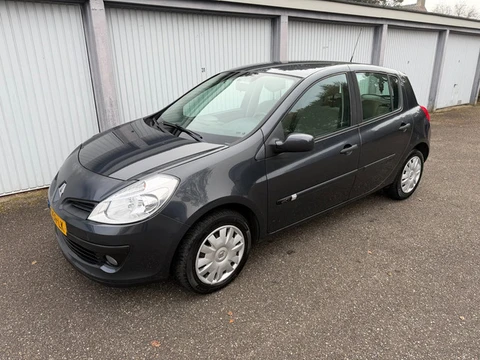 Renault Clio 1.5 dCi Authentique met airco lage kmstand
