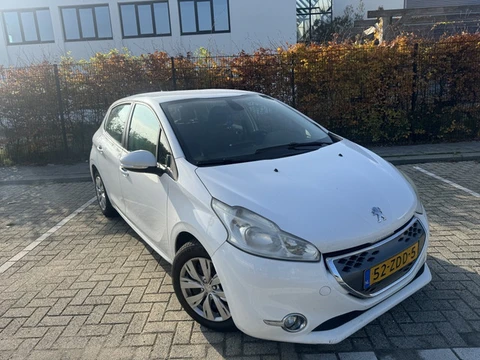 Peugeot 208 1.4 e-HDi Automaat Navi Clima Sensor
