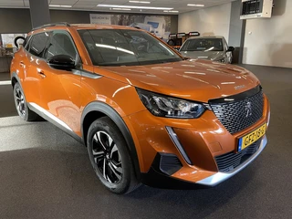 Peugeot 2008 1.2 PureTech Allure Pack Navigatie-Climate control-Achteruitrijcamera-Trekhaak