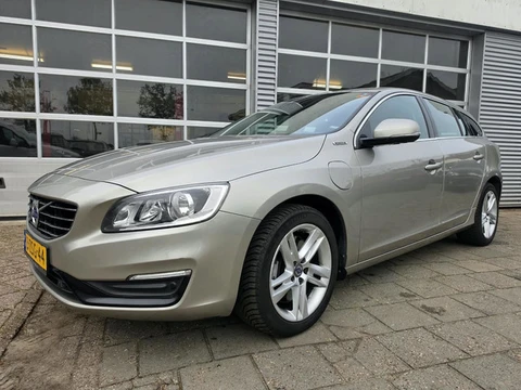 Volvo V60 2.4 D6 AWD Plug-In Hybrid Momentum (EXPORTPRICE)