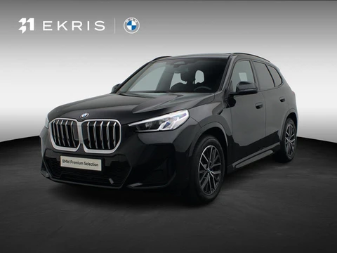 BMW X1 sdrive 20i M Sportpakket | Travel Pack | Achteruitrijcamera | Trekhaak | Glazen panoramadak |