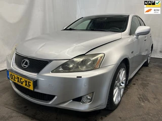Lexus IS 250 Executive Schadeauto voorschade - Auto start enrijdt -